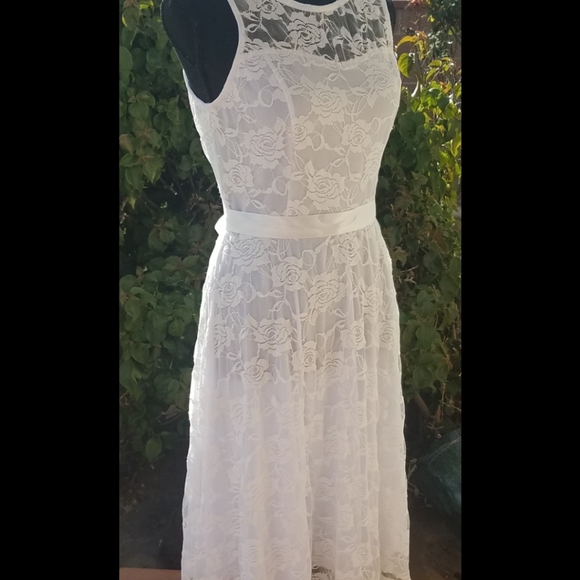 Lacey white dress LARGE - Picture 2 of 7
